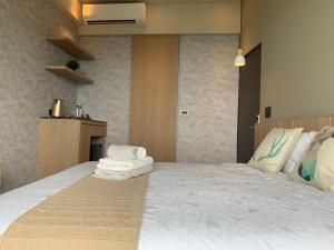 Ένα ή περισσότερα κρεβάτια σε δωμάτιο στο Two Easy Inn