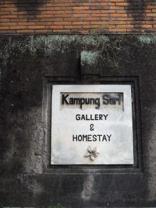 Kampung Sari Homestay的证书、奖牌、标识或其他文件