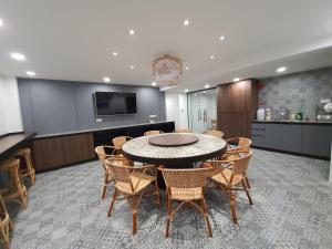 Kuchyň nebo kuchyňský kout v ubytování Bloommaze Boutique Hotel Klang