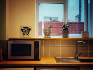 A kitchen or kitchenette at Paul's Place near Heathrow