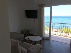 A general sea view or a sea view taken from Az apartmant