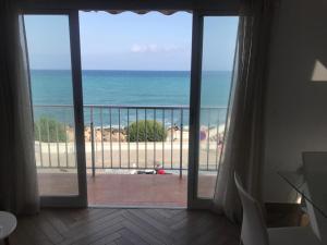 A general sea view or a sea view taken from Az apartmant