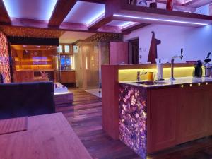 Lounge alebo bar v ubytovaní Ski apartment St. Johann in Tirol, Kitzbuheler Alpen