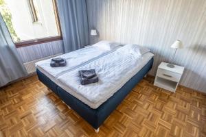 Una cama o camas en una habitación de Mikkeli center apartment