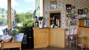 a coffee shop with a counter and a window at SHERWOOD MOTEL in Wellsboro