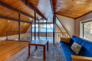 Posezení v ubytování Lopez Island Hunter Bay Waterfront Home