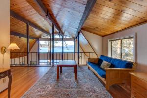 Posezení v ubytování Lopez Island Hunter Bay Waterfront Home