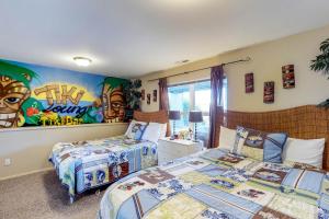 A bed or beds in a room at Wapato Point Paradise Point