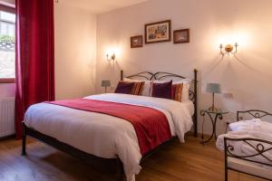 Giường trong phòng chung tại Le Panoramic & Spa