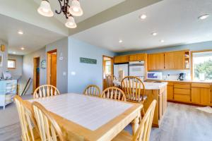 Φωτογραφία από το άλμπουμ του Beach Whale σε Rockaway Beach +23 φωτογραφίες