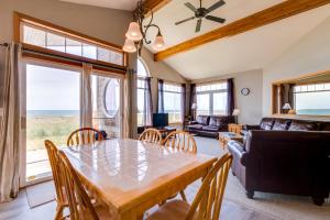 Φωτογραφία από το άλμπουμ του Beach Whale σε Rockaway Beach