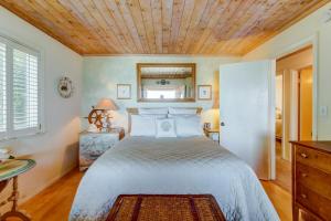 Postel nebo postele na pokoji v ubytování Oceanfront Delight