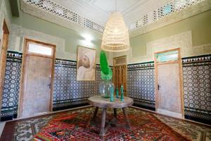a room with a table with a vase on top of it at Villa Verde in Marrakesh