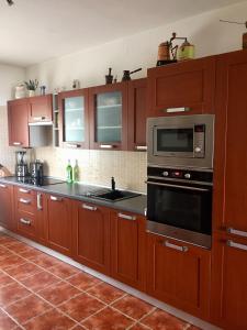 Η κουζίνα ή μικρή κουζίνα στο Prázdninový dům Holubka +15 φωτογραφίες