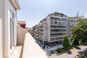 Appartamento dotato di balcone con vista sulla città. di YOUROPO - Cosy a Porto