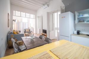 Kuchnia lub aneks kuchenny w obiekcie Apartamentos Las Musas de Cadiz