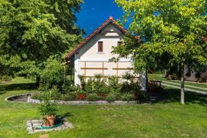 Zahrada ubytování Tradiční český dům s ložnicemi v podkroví