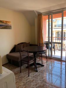 a living room with a table and a couch at Dunav Apt.2 in Ravda