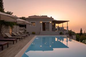 The swimming pool at or close to Drimonari Villas