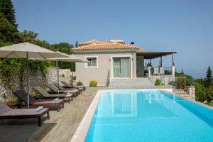 The swimming pool at or close to Drimonari Villas