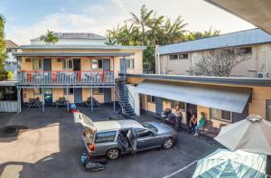 
a parking lot filled with lots of parked cars at Castaways Backpackers Cairns in Cairns
