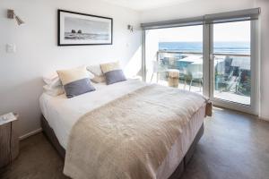 Postel nebo postele na pokoji v ubytování Pichilemu Surf Hotel