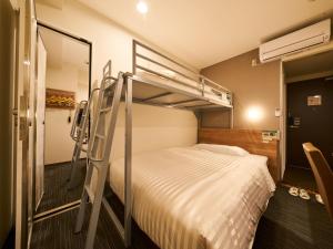 Super Hotel Mihara Ekimae客房内的一张或多张床位