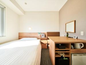 Super Hotel Mihara Ekimae客房内的一张或多张床位
