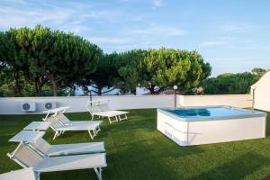 Bazén v ubytování Hotel Pierre nebo v jeho okolí