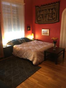 Postel nebo postele na pokoji v ubytování Chambres Privatives Chez l'Habitant