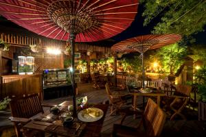 Un restaurante u otro lugar para comer en Heritage Bagan Hotel