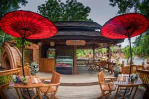 Un restaurante u otro lugar para comer en Heritage Bagan Hotel