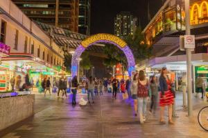 Mynd úr myndasafni af Luxury 3 brm 2 bath Woolstore apt with Courtyard í Brisbane