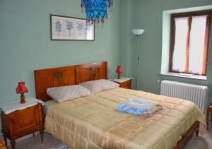 A bed or beds in a room at Casa Omnia B&B
