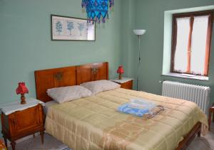 a bedroom with a large bed in a room at Casa Omnia B&B in Castellamonte