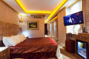 A television and/or entertainment centre at Grand Ambiance Hotel