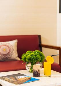 Area soggiorno di YMCA Three Arches Hotel
