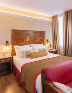Letto o letti in una camera di YMCA Three Arches Hotel