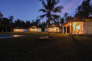 Peldbaseins naktsmītnē Ambarella Lodge - Katunayake vai tās tuvumā