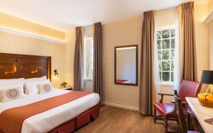 Letto o letti in una camera di YMCA Three Arches Hotel