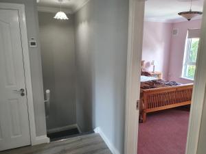 Postel nebo postele na pokoji v ubytování Wolseley Park guest house