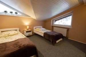 Posteľ alebo postele v izbe v ubytovaní Apartamenty Pod Gondolą