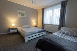 Posteľ alebo postele v izbe v ubytovaní Apartamenty Pod Gondolą