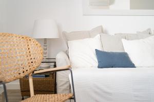 En eller flere senge i et værelse på Vilamoura Marina Apartment with swimming pool + 26 billeder