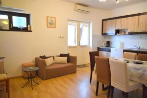 Η κουζίνα ή μικρή κουζίνα στο Luisa