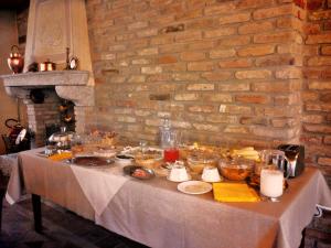 a table with food on it in front of a brick wall at Agriturismo Cavrigo in Lodi