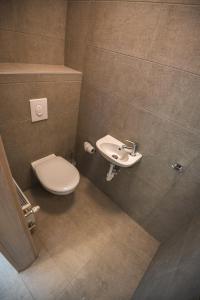 Koupelna v ubytování Francesca Apartman