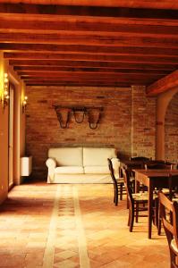 a living room with a couch and a table at Agriturismo Cavrigo in Lodi