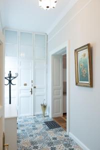 a hallway with a white door and a tile floor at Apartament Alma in Timişoara