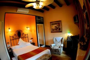 En eller flere senger på et rom på Hotel Torre Marti